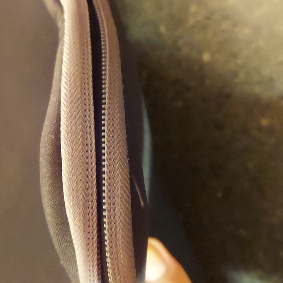 Targus Laptop case. Black zip close like new.  15".x 12". - Picture 6 of 8